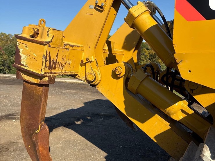 2019-caterpillar-d8t-image-21
