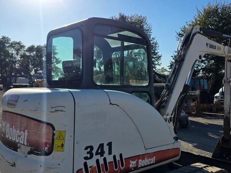 2006-bobcat-341g-image-26