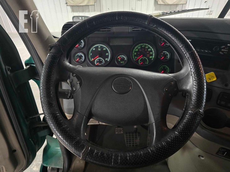 2018-freightliner-cascadia-113-image-9