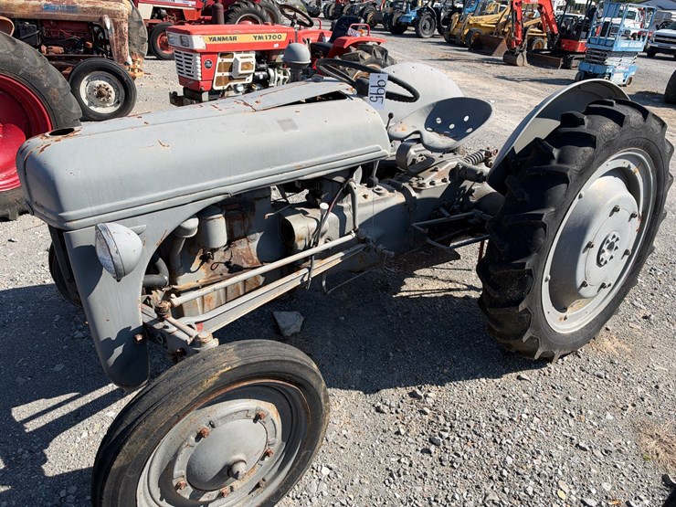 ford-tractor-image-3