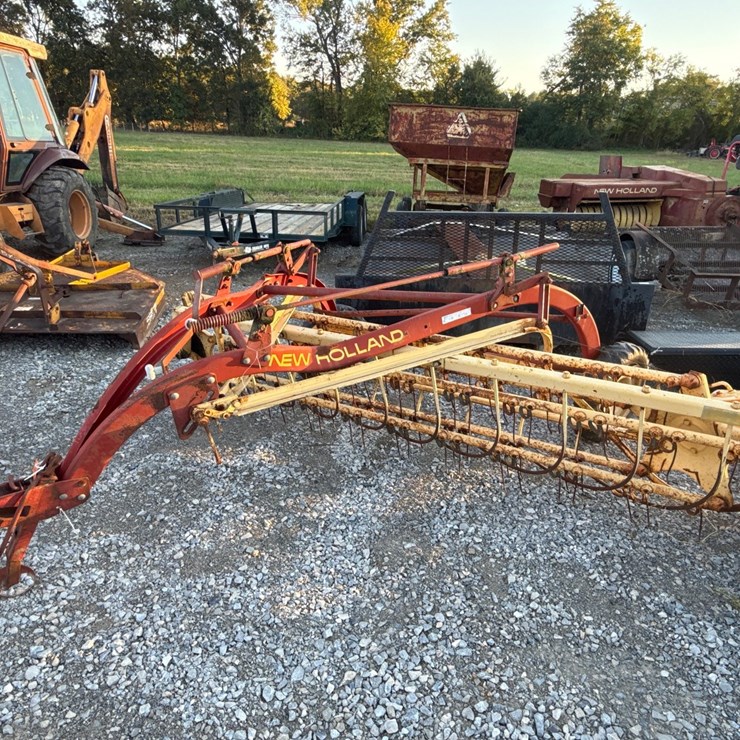 NEW HOLLAND 256