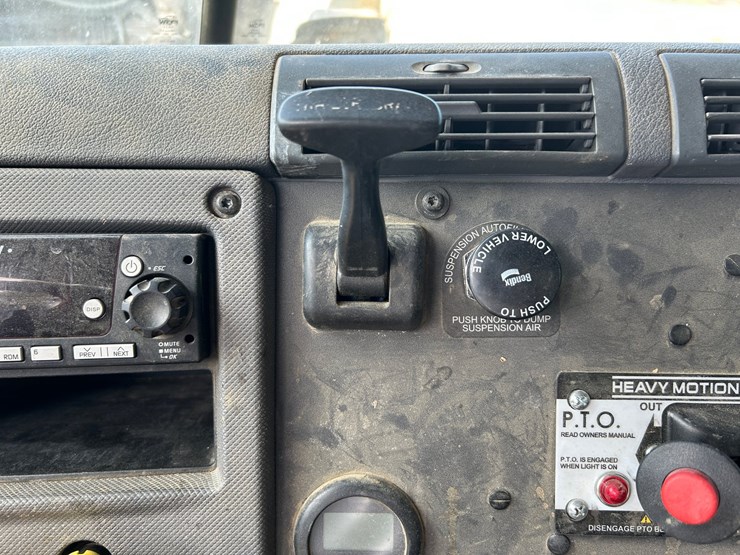 2016-freightliner-cascadia-125-image-88