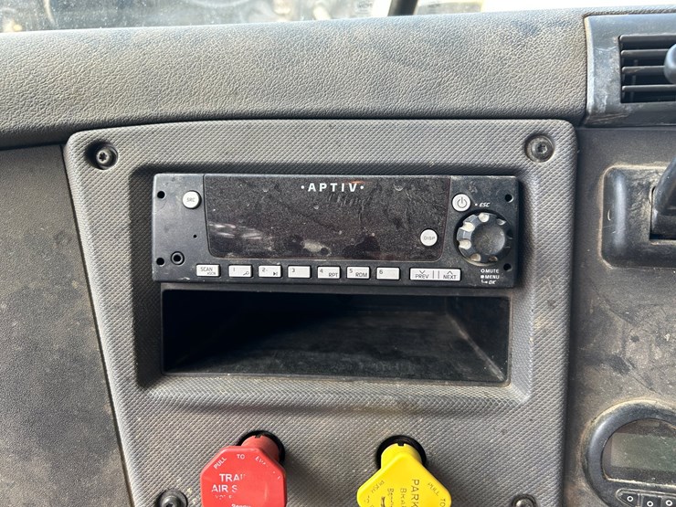 2016-freightliner-cascadia-125-image-89