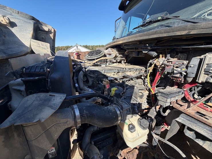 2016-freightliner-114sd-image-56