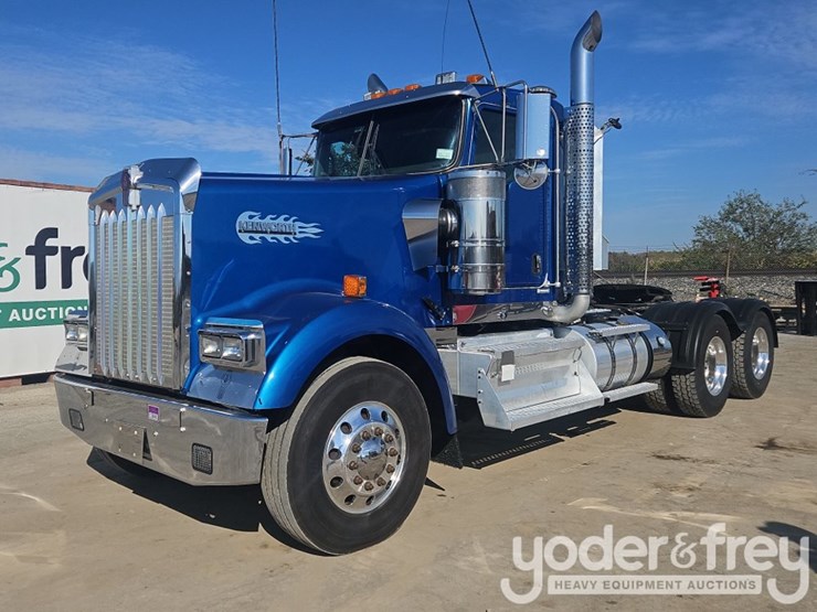 2016-kenworth-w900-image-1