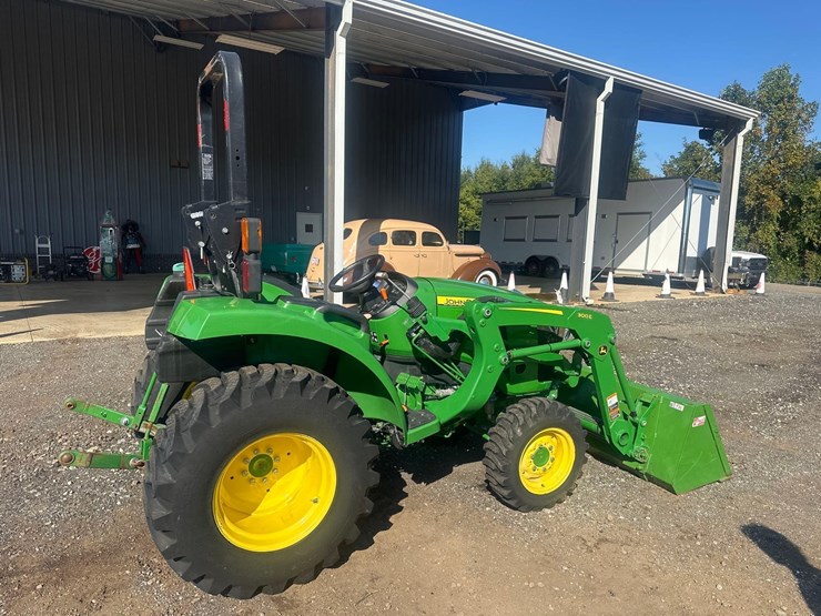 2022-john-deere-3043d-image-3