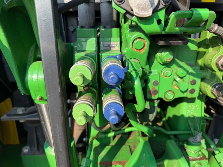 2017-john-deere-6110m-image-22