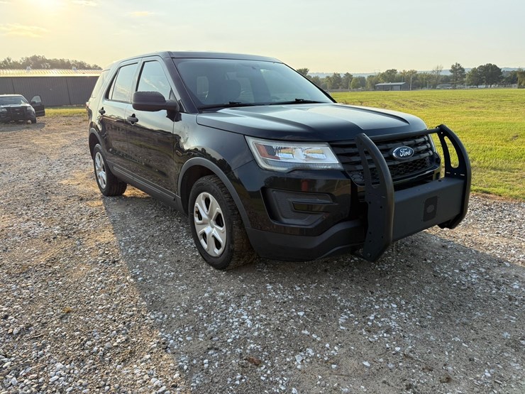 2018-ford-explorer-image-2