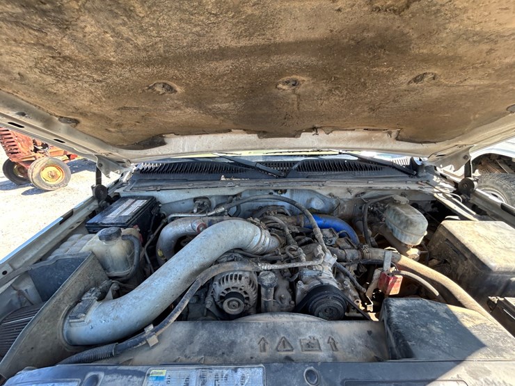 2004-chevrolet-2500-image-13