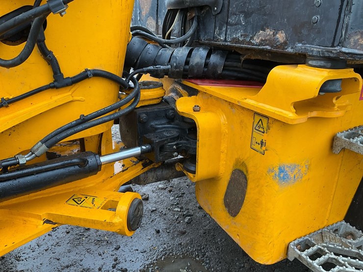 2013-jcb-tm320-image-30