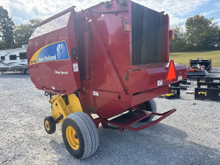 new-holland-br7060-image-8
