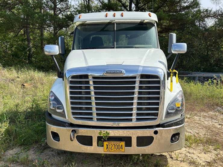 2016-freightliner-cascadia-125-image-14