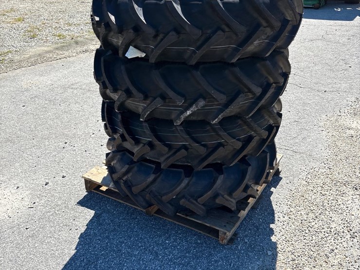 #1069-•-john-deere-r1-ag-tires-with-rims-image-4
