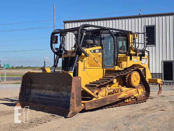 2016-caterpillar-d6t-xl-image-1