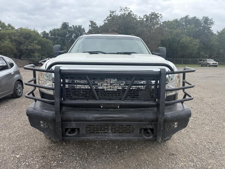 2011-chevrolet-silverado-3500-image-2
