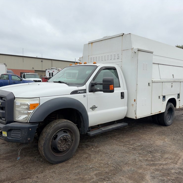 2013 FORD F550 XL