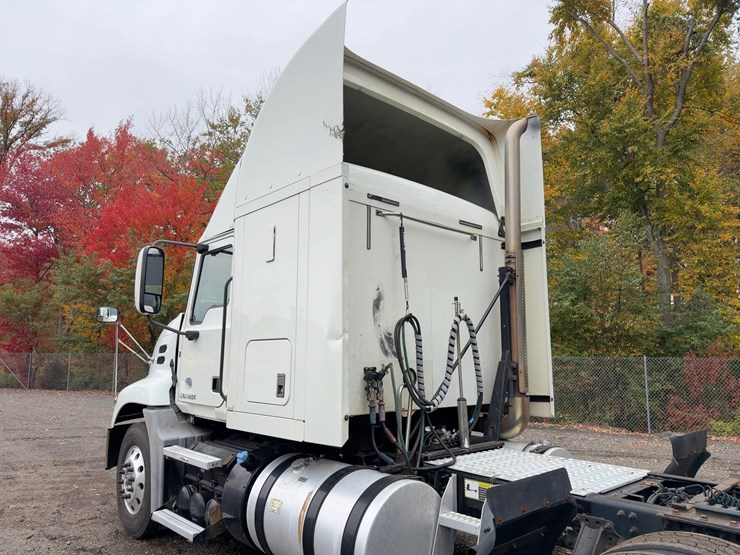 2018-mack-pinnacle-cxu613-image-21