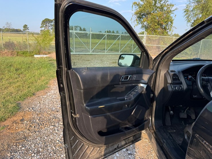 2018-ford-explorer-image-49
