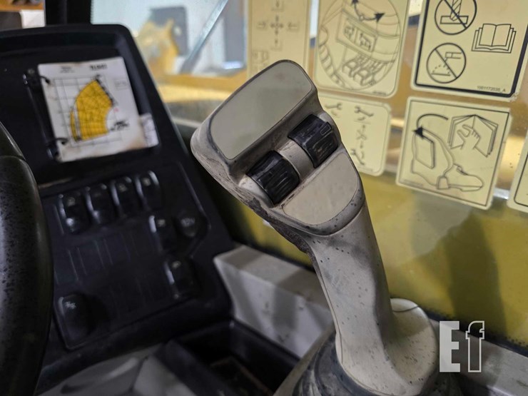 2018-caterpillar-tl943d-image-20