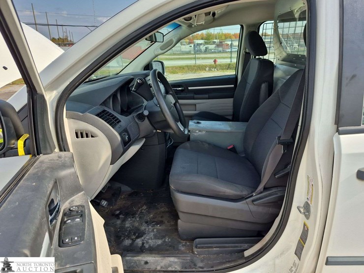 2010-dodge-grand-caravan-image-13