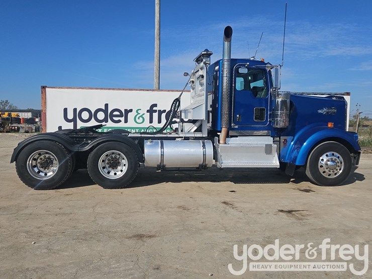 2016-kenworth-w900-image-7