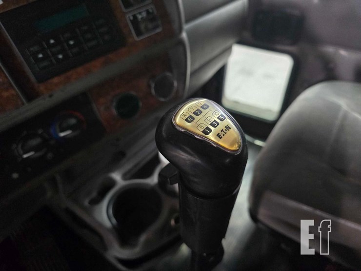 2004-kenworth-t800-image-15