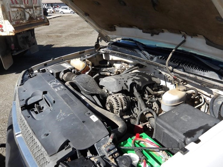 2003-chevrolet-silverado-2500-image-8