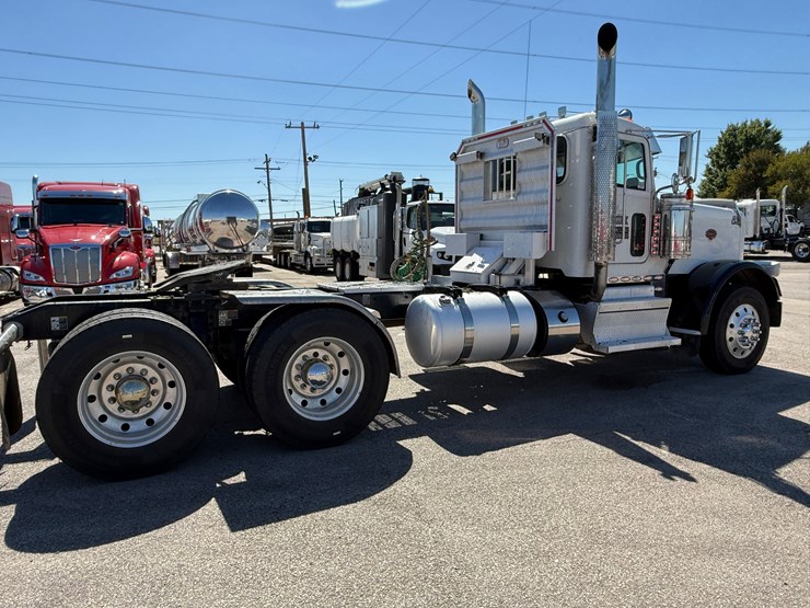 2020-peterbilt-389-image-5
