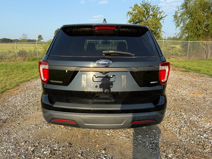 2018-ford-explorer-image-19