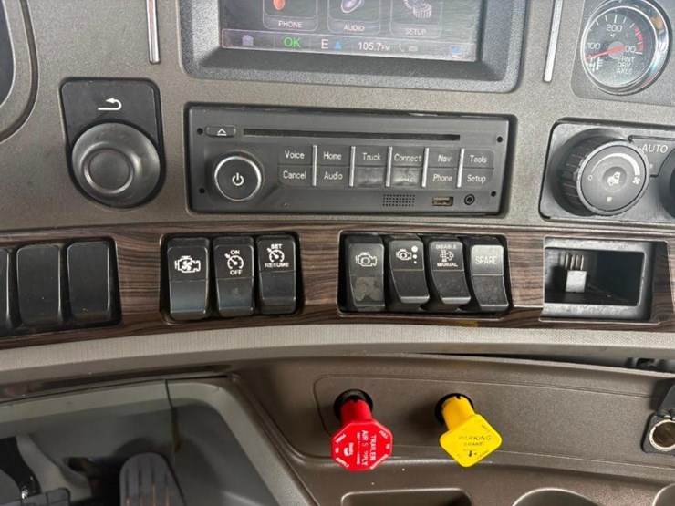 2015-kenworth-t680-image-6