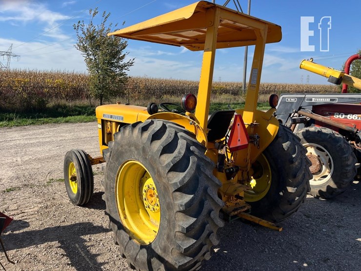 2021-john-deere-301a-image-2