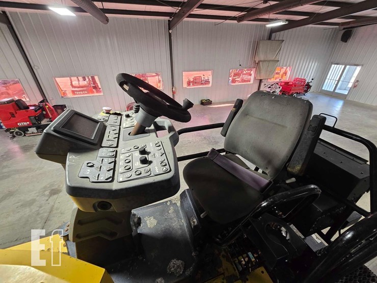 2016-caterpillar-ap-600f-image-15