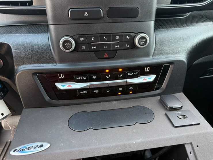 2020-ford-explorer-image-55
