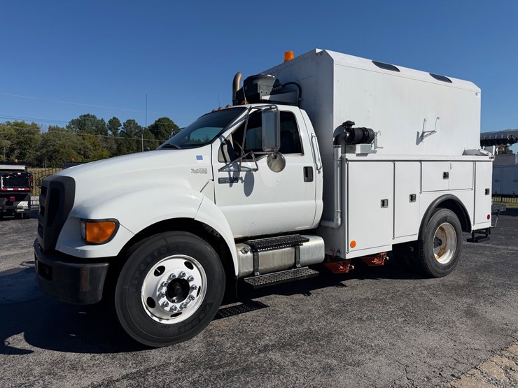 2008-ford-f650-image-1