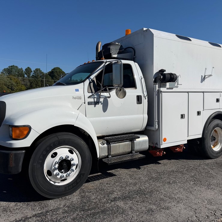 2008 FORD F650