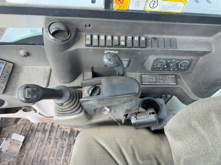 2017-takeuchi-tb290-image-28