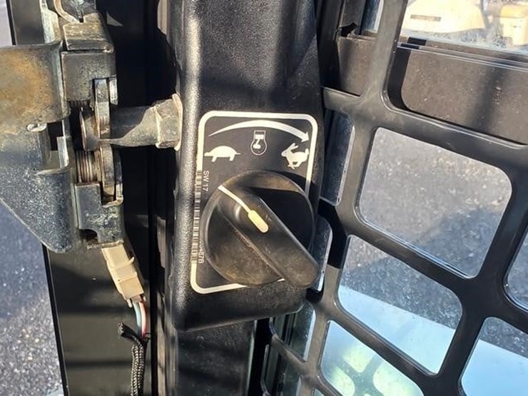 2018-bobcat-s550-image-49