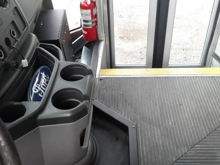 2016-ford-e450-image-26
