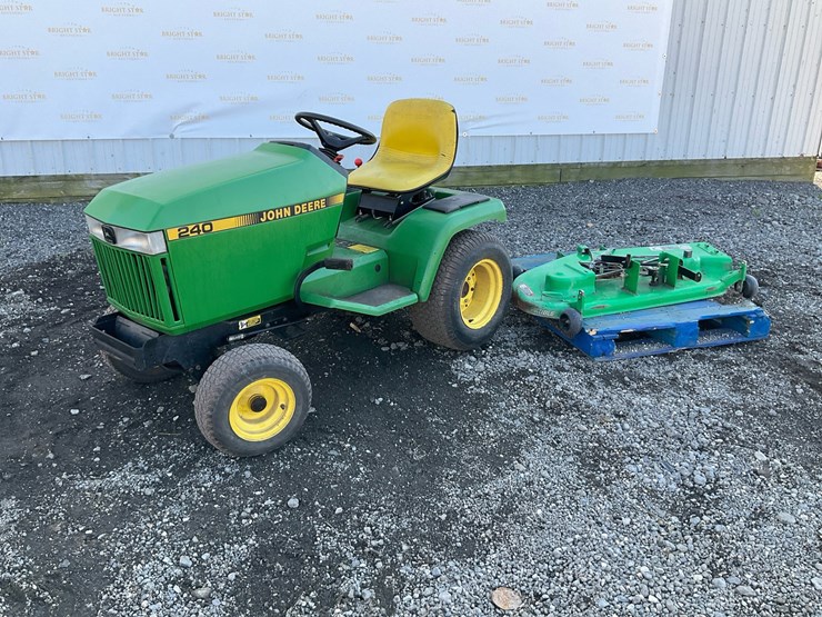 john-deere-240-image-1