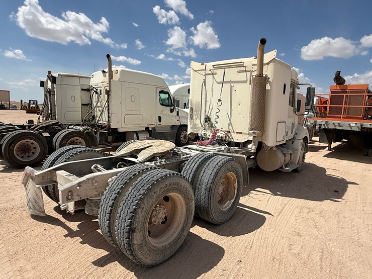 2007-freightliner-columbia-120-image-5