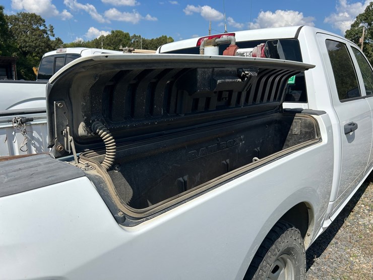 2014-dodge-1500-image-32