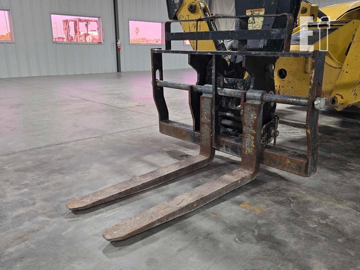 2019-caterpillar-tl1255d-image-9