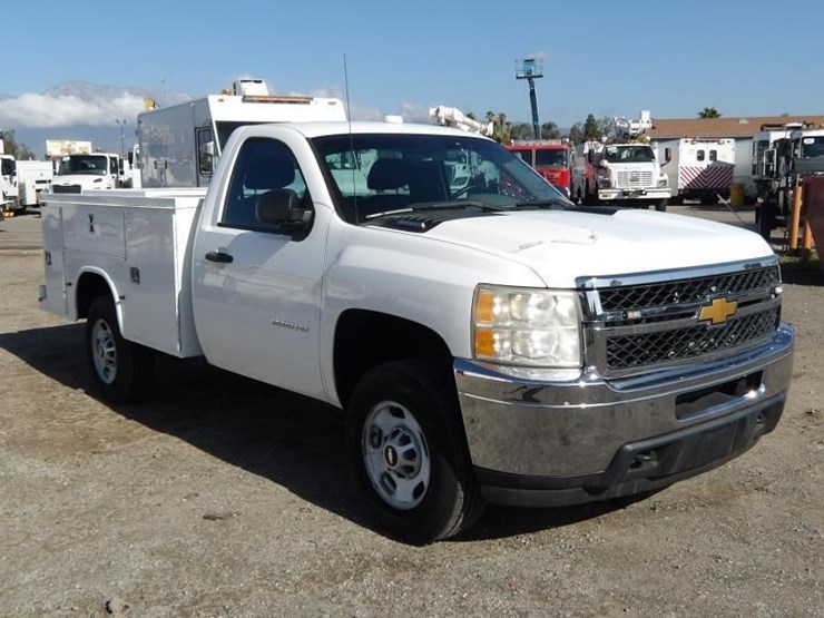2013-chevrolet-silverado-2500-image-2
