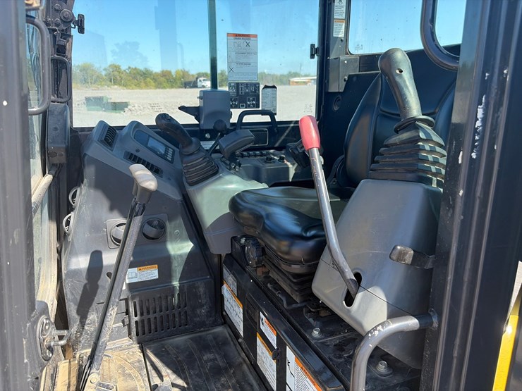 yanmar-vio55-image-27