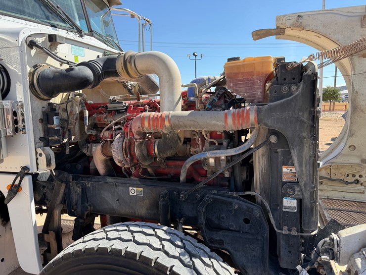 2012-peterbilt-367-image-10