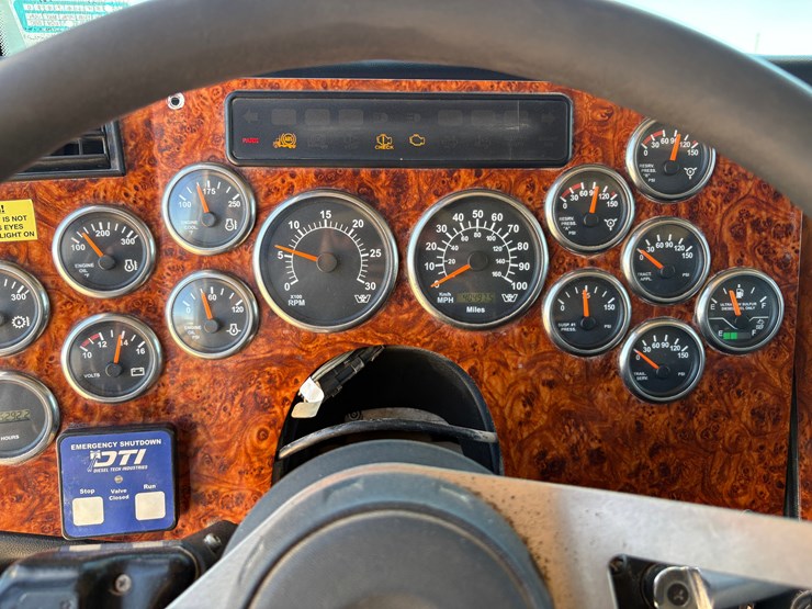 2012-western-star-4900fa-image-11