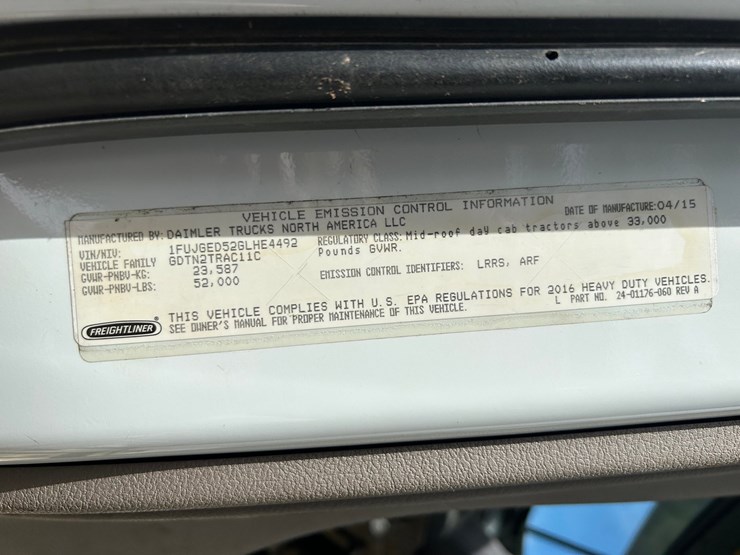 2016-freightliner-cascadia-125-image-92