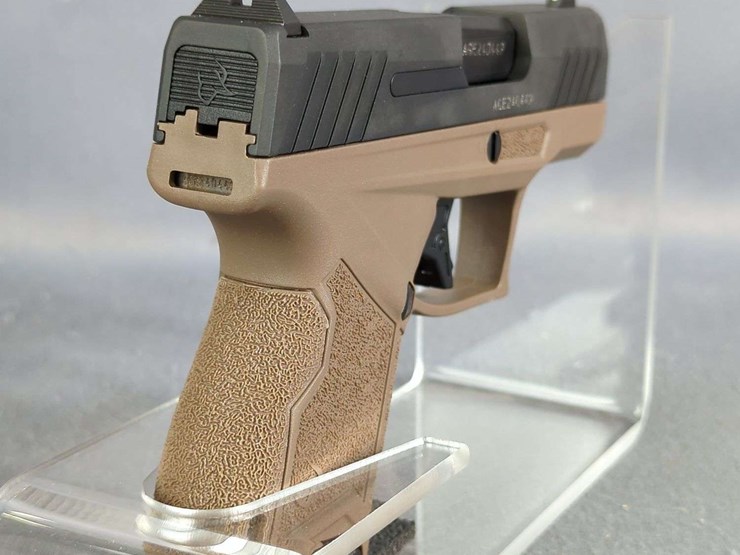 taurus-armas/-taurus-gx4-9x19-pistol-sn#-age240449,-2-total-mags,-backstrap,-manual,-in-original-hard-case-image-8