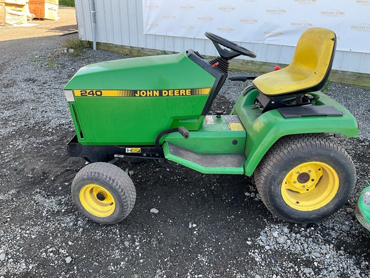 john-deere-240-image-2