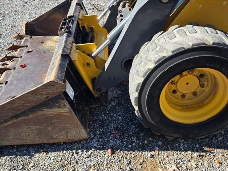 2015-deere-326e-image-29